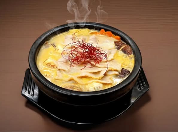 N. 辣味噌三元豚腩鍋 Spicy Miso Pork Belly HotPot